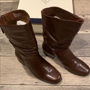 St. John’s Bay boots